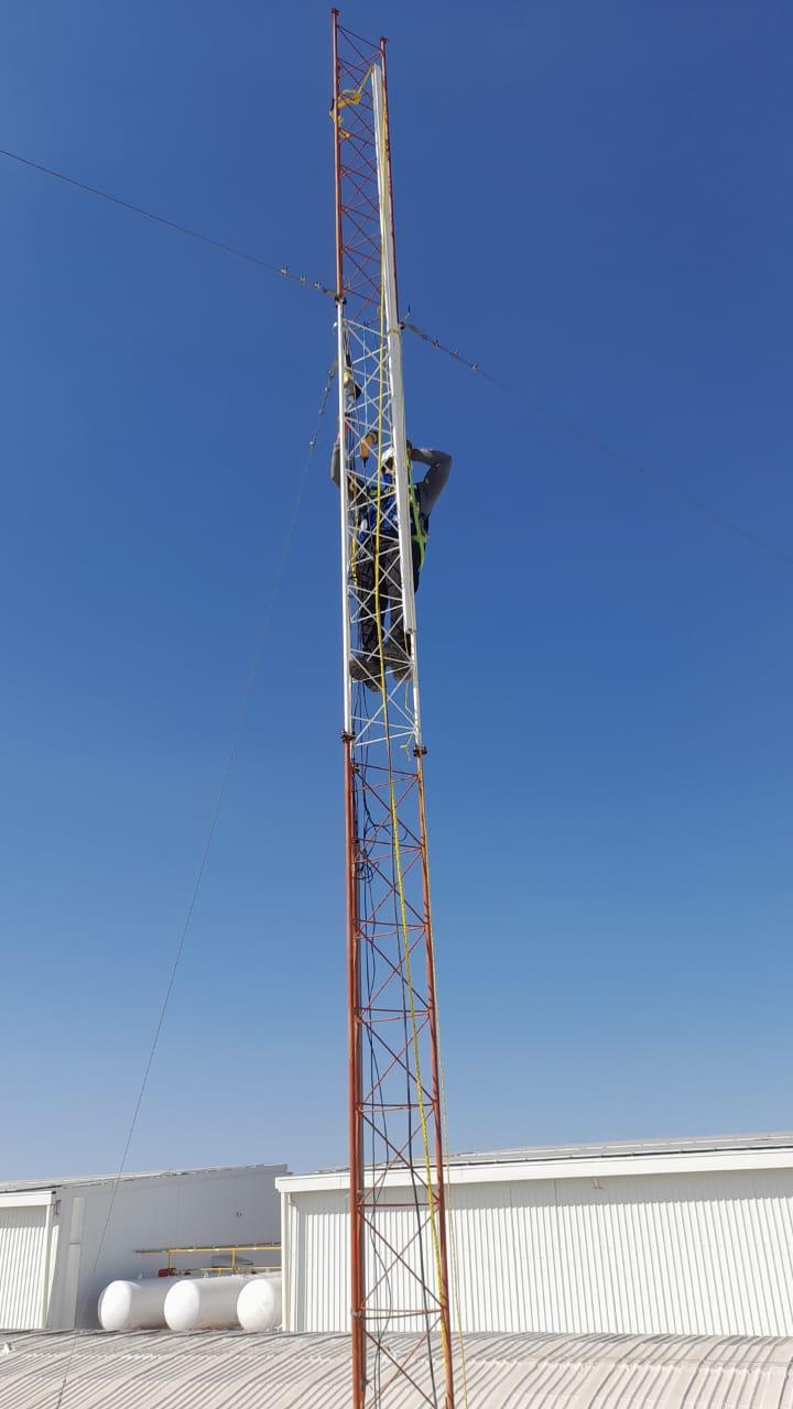 Desmontaje de Torre Arriostrada y Antena